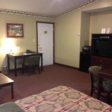 Fred'S Inn Restaurant & Lodging Norwich Екстер'єр фото