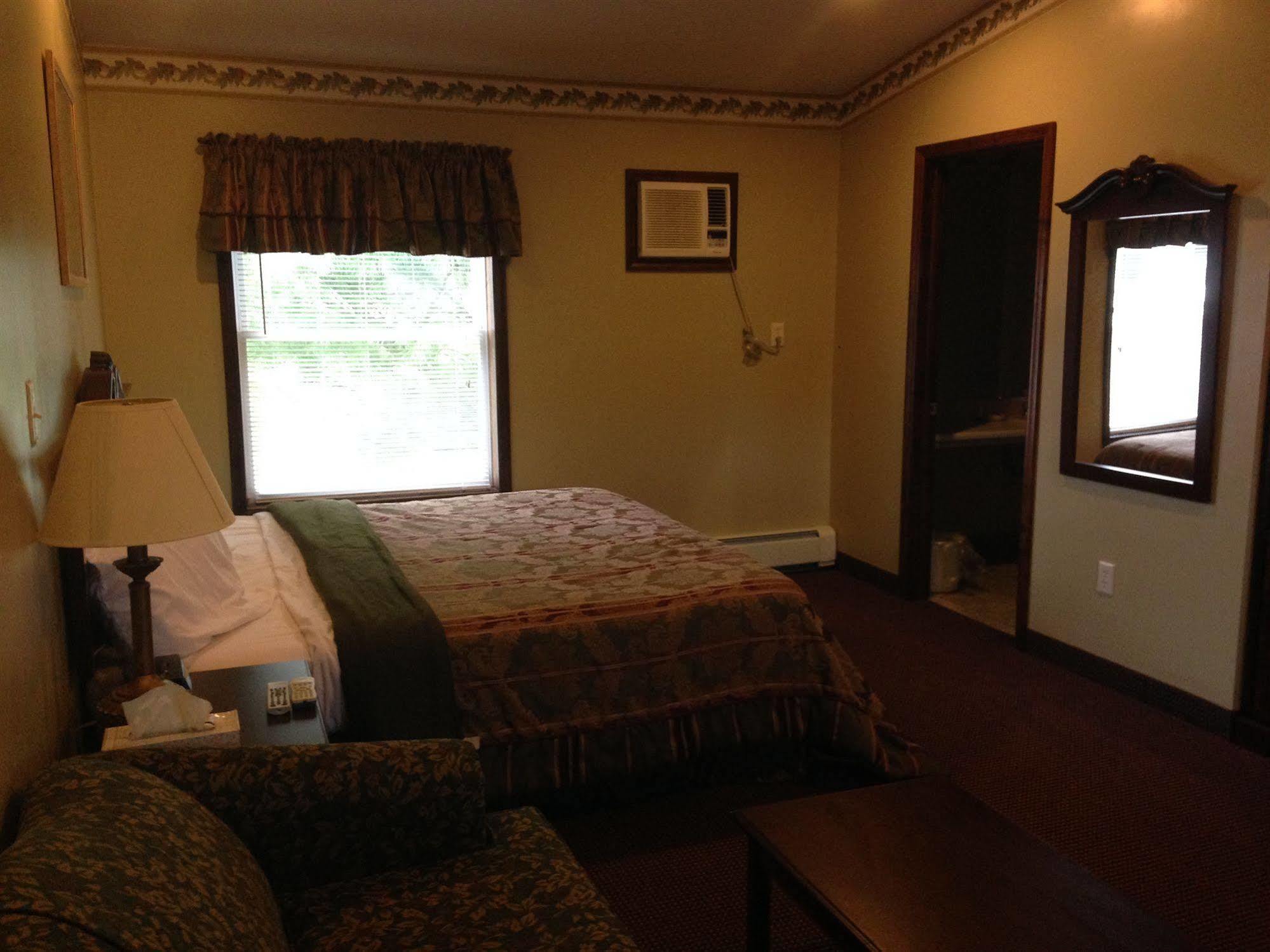 Fred'S Inn Restaurant & Lodging Norwich Екстер'єр фото