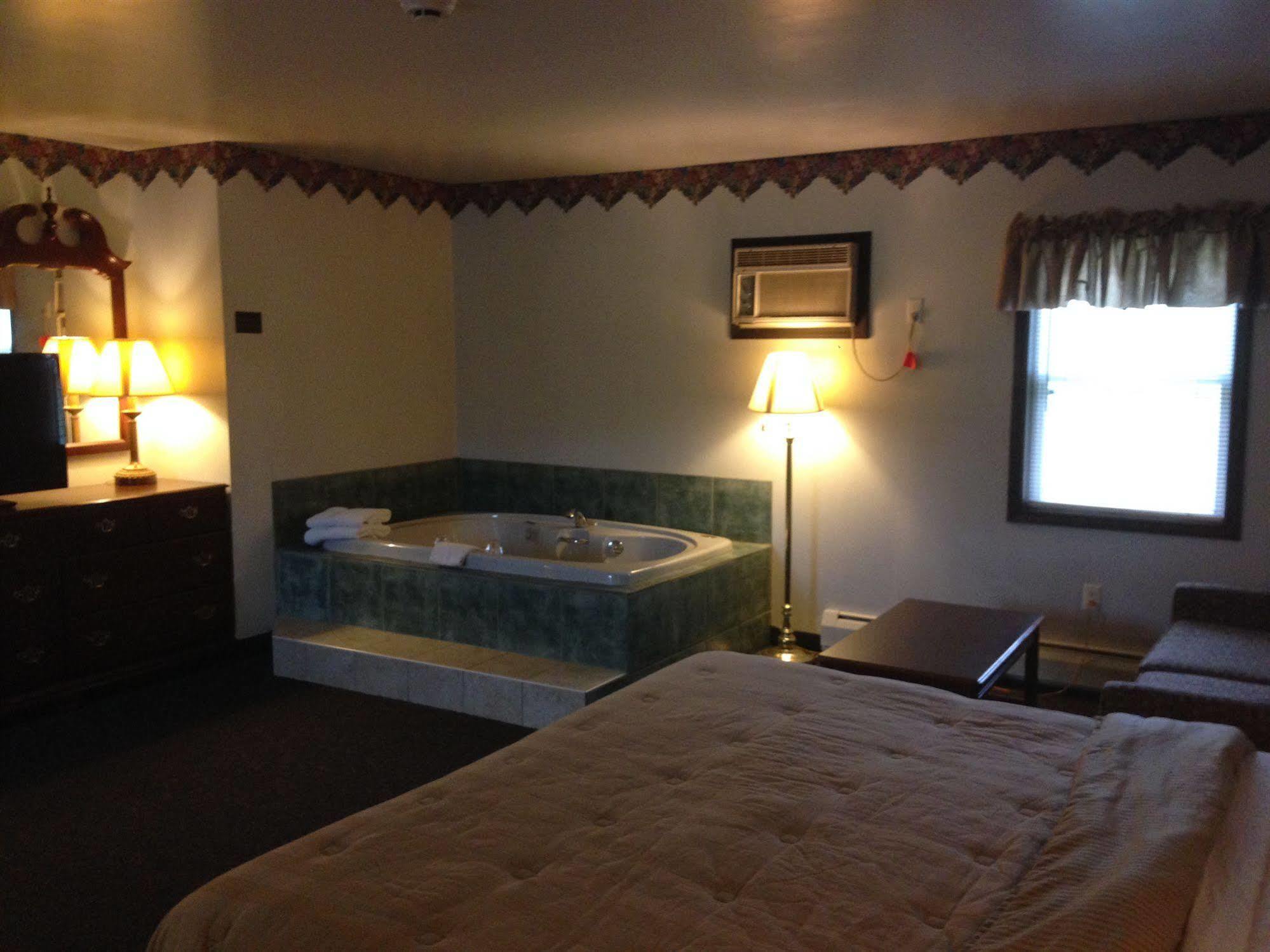 Fred'S Inn Restaurant & Lodging Norwich Екстер'єр фото