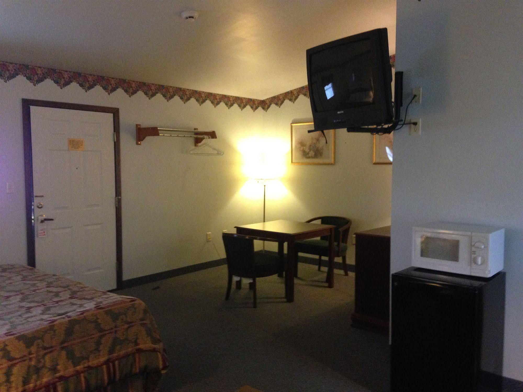 Fred'S Inn Restaurant & Lodging Norwich Екстер'єр фото