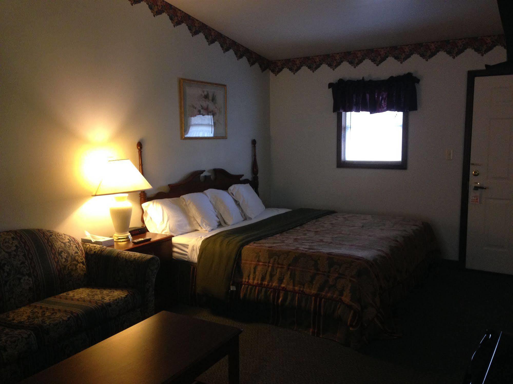 Fred'S Inn Restaurant & Lodging Norwich Екстер'єр фото