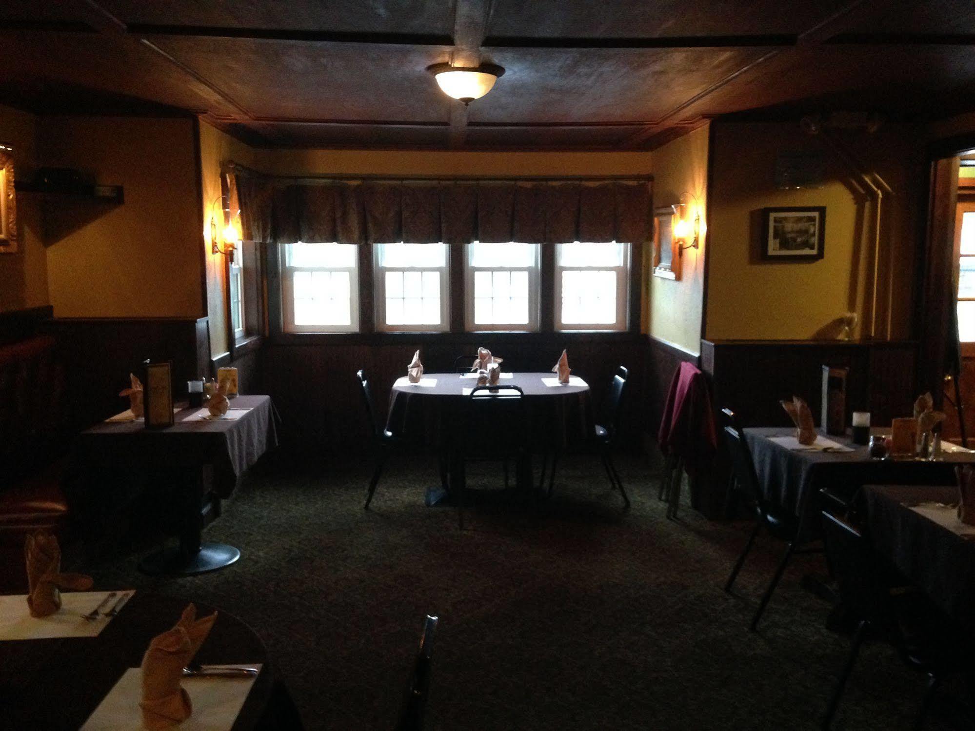 Fred'S Inn Restaurant & Lodging Norwich Екстер'єр фото